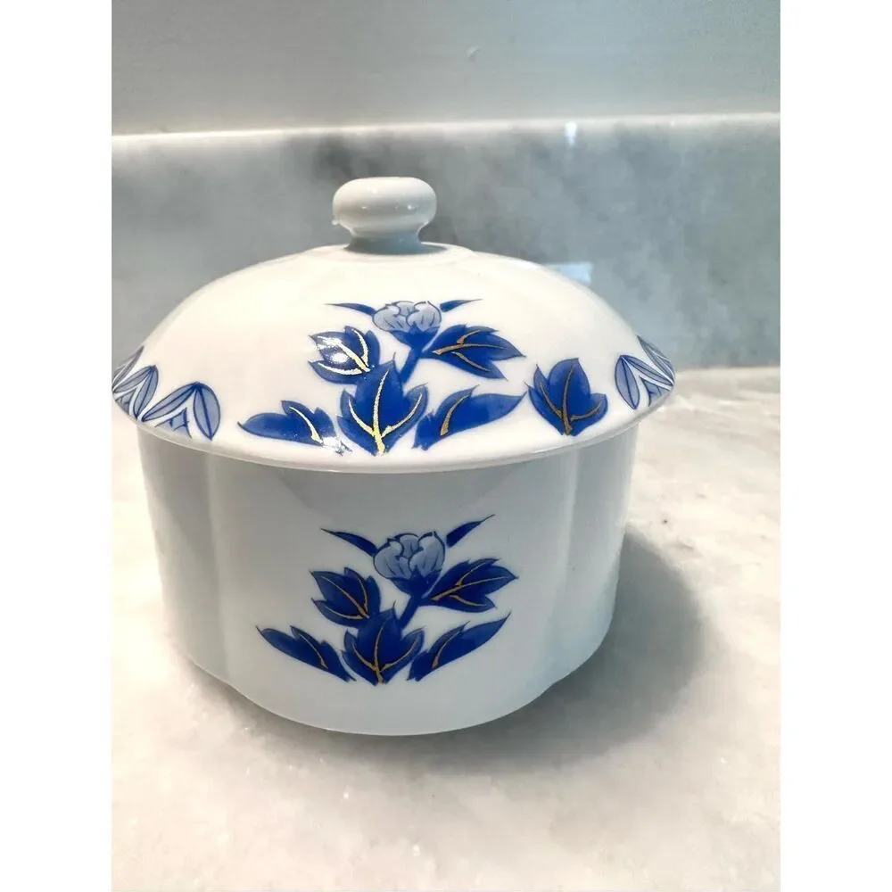 NWOT Made In Japan Hand Painted Porcelain Dish Covered Bowl Blue White Small